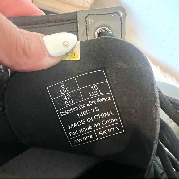 DR. MARTENS| 1460 YS Gunmetal Gray Patent Leather 8 Eyelet Lace Up Boots - Picture 6 of 6